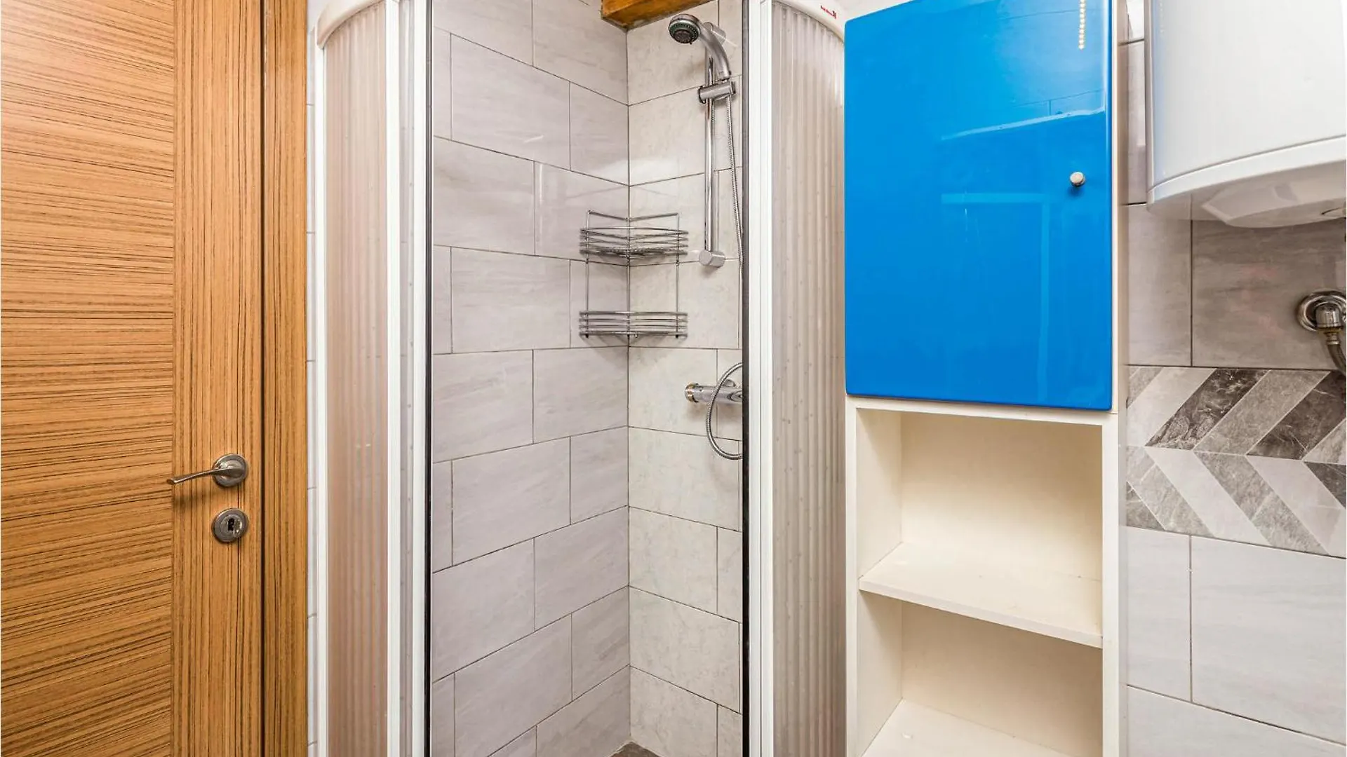 1 Bedroom Beautiful Home In Jurdani 0*,