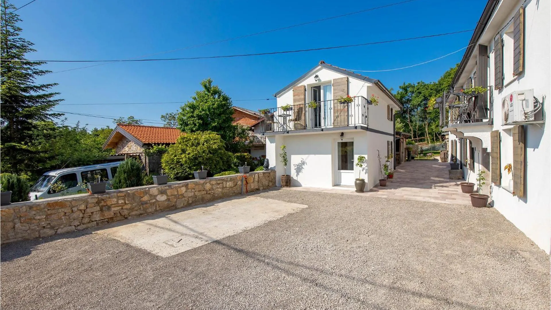 1 Bedroom Beautiful Home In Jurdani